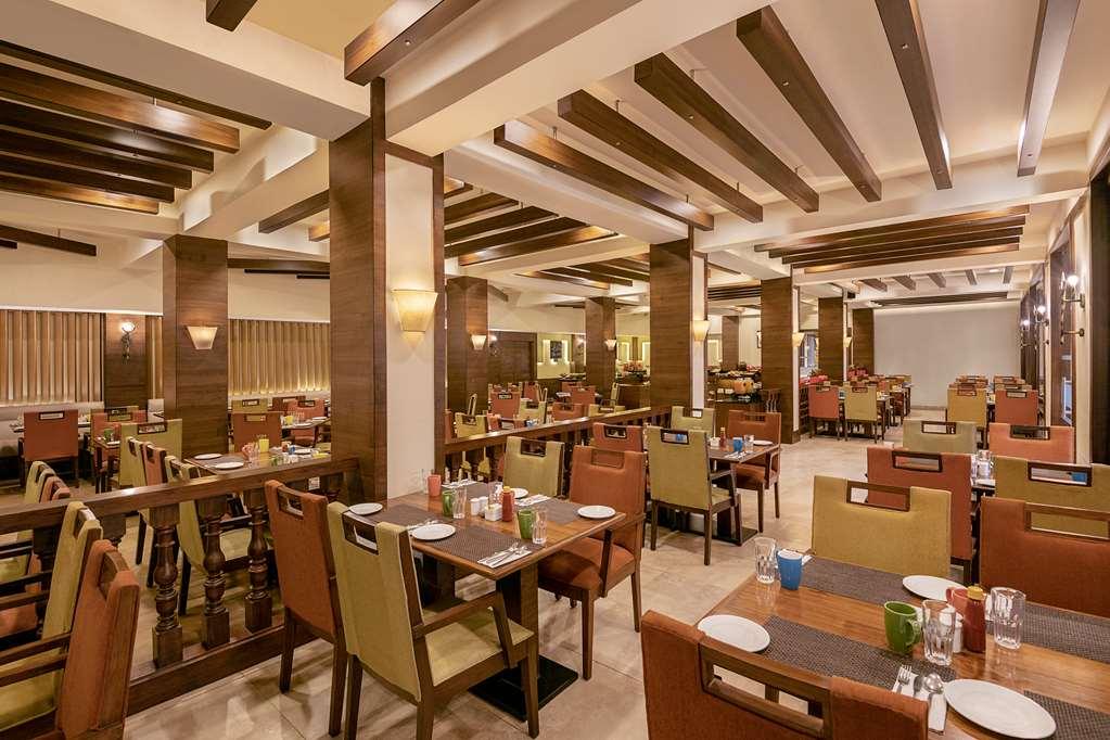 Country Inn & Suites By Radisson, Goa Candolim Restaurang bild